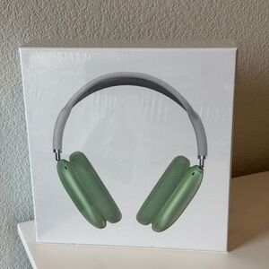 Green Wireless Headphones With Smart Case
